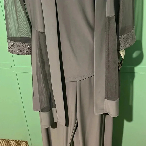 Gorgeous pantsuit - Picture 2 of 14